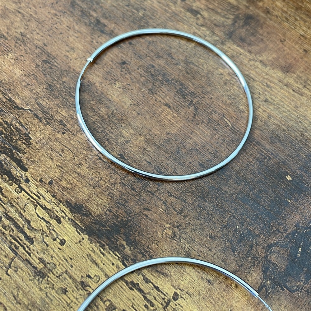18k White god Large Hoops - Picture 7 of 12